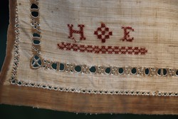 Antik len vászon kézi madeira madeirás azsúrozott derékalj lepedő népi hagyomány H E Monogram