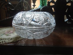 Kristály  aprólékosan metszett   bonbonier.