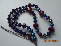 Swarovski jellegű Fazettált színjátszó sötét tónusú gyöngyökből jelzett nyaklánc Marc&Spencer