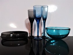 ART DECO svéd üveg tálkák és 3db pálinkás pohár, tűrkiz, füstszínű és világoskék színben