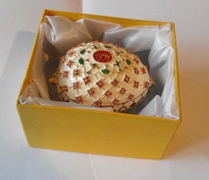 Faberge tojásmásolat dobozában