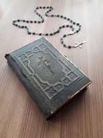 Fémveretes, míves bőrkötésű kötésű százéves imakönyv - hiányos