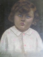 31x25 cm Sötét tónusú ,kissé ijesztő gyerekportré , repedezett felülettel , ami szemből nem zavaró .