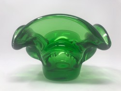 Smaragzöld színű, különleges formájú, cseh, Bohemia üveg dísztál, kínáló, asztalközép, díszüveg