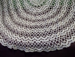 Beautiful woven lace tablecloth, 150 cm in diameter
