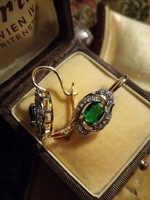 Vintage aranyozott fülbevaló zöld fazettált kövekkel
