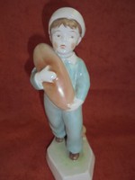 Zsolnay pajzspecsétes porcelán kenyeres fiú figura