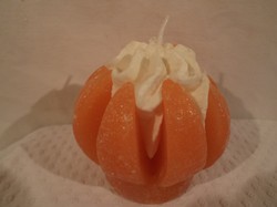 Gyertya - NAGY - tejszinhabos narancs alakú - 9,5 x 8,5 cm - gyönyörű élénk szín - nem használt