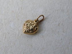 KK697  9 karátos sárga arany szív alakú medál