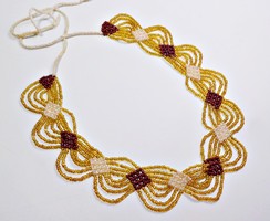 Arany, bordó és gyöngyház színű üveggyöngyökből készült nyakék