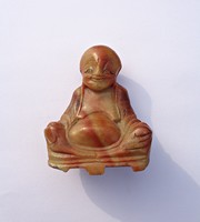 Ásványból faragott Buddha? szobor