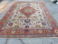 Heriz kézi csomózású perzsa szőnyeg 384 x 289 cm