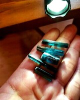 Eredeti afgán nyers  és indicolit turmalin darabok  2.5-5ct