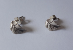 Leaf-shaped silver earrings
