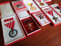 Kommunista Kitűző, kitüntetés - 9 Darab, dobozokkal