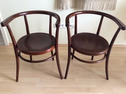 Hajlított karfás Thonet székek