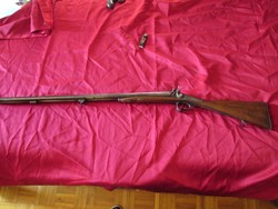 Elől töltős fekete lőporos, csappantyús, francia, dupla csövű vadászpuska