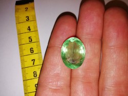 Smaragd színű, gyönyörű fluorit ékszerkő 18,5 kt