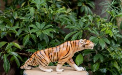 Royal dux fenséges tigris figura - 35 cm hosszú! nagy méretű régi porcelán dísztárgy