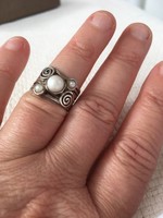 Silver ring with three white pearls
