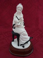 Lilac seller figural statue, lady holding an infant, 18 cm tall. He has!