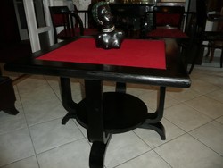 Nagyon ritka antik Art Deco asztalka eladó 1930-ból Alcantare vörös huzattal 
