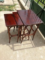 Thonet szép 3részes zsúr asztal, lerakóasztal, egymásba tolható felújitott!kiváló ahogy a fotón!  