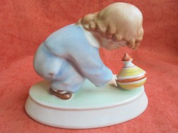 Zsolnay porcelán búgócsigás fiú figura