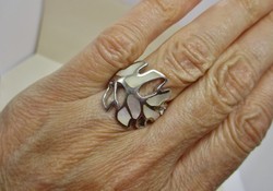 Nagyon szép ezüst gyűrű  több színű gyöngyházzal 