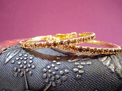 9K-s töltött arany (GF) karika fülbevaló, pezsgő színű CZ kristályokkal