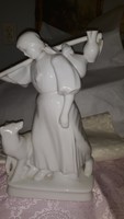 Zsolnay   szobor    hazatérő   nő 
