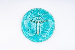 Schütz Cilli kék pillangós falitányér - antik fajansz desszertes kistányér moly, lepke mintával