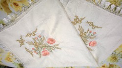 Tablecloth with gold thread embroidered with flowers