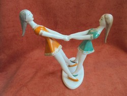 Hollóházi porcelán pörgő lányok figura
