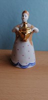 Régi szovjet Dulevo porcelán figura, nő szamovárral 
