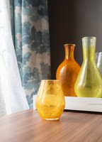 Retro karcagi (berekfürdői) irizáló fátyolüveg váza - narancs repesztett üveg, jég zúzmaramintás