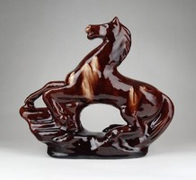 1B133 Régi barna mázas ágaskodó kerámia ló szobor