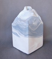 Formatervezett modern kőporcelán  váza