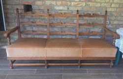 Háromszemélyes kanapé