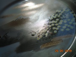 Kutani egyedi festményszerű tájképpel színes vízimadarakkal, különleges tojáshéj tányér