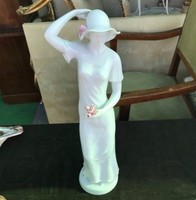 Hollóházi porcelán kalapos hölgy 