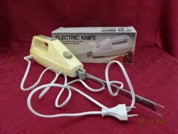 Electric knife, never used before. He has!