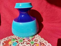 208 Gyönyörű kék színű fajansz váza 14x15 cm 