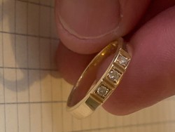 Különlegesen szép 14 kr aranygyűrű brilliansokkal diszitve eladó,Ara:49000.-