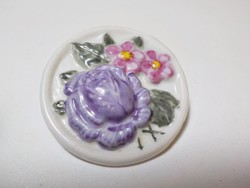 Kézzel festett virágos  porcelán bross
