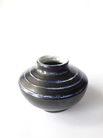 Borsódy Ágnes retro kerámia váza - iparművész váza fekete alapon kék-fehér buborékos csíkokkal