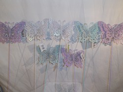 Fém- pillangó NAGY kerti dísz- 4 szárny 17 x 13 cm pálca 60 cm  új fehér - pasztell lila - mentazöld