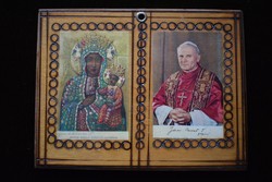 II. János Pál pápa és Częstochowa Fekete Madonna szentkép 18 x 14 cm