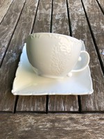 Hófehér anyagában mintás porcelán teás csésze alátéttel