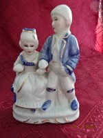 Porcelain figure, resting couple, height 13 cm. He has!